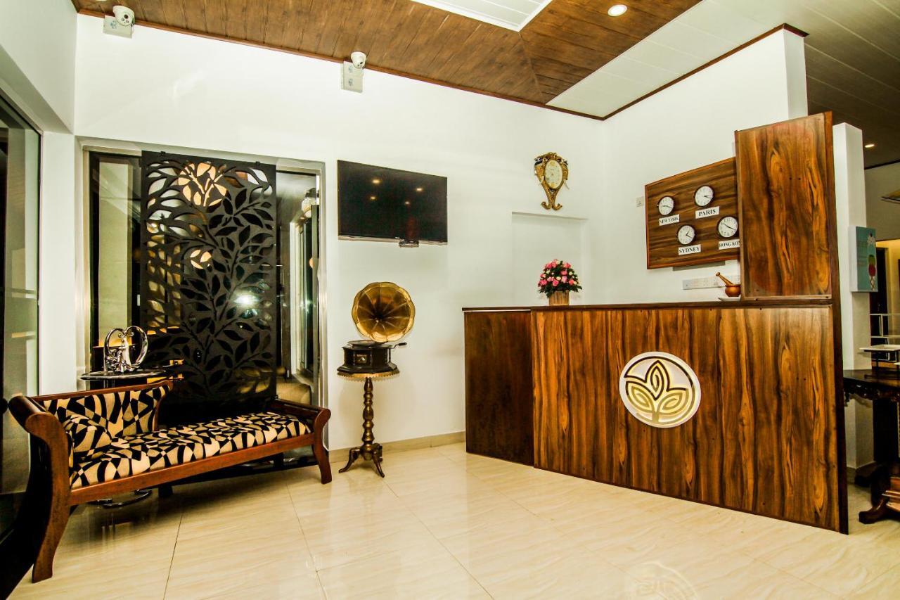 Clove Transit Hotel Kotugoda Exterior foto